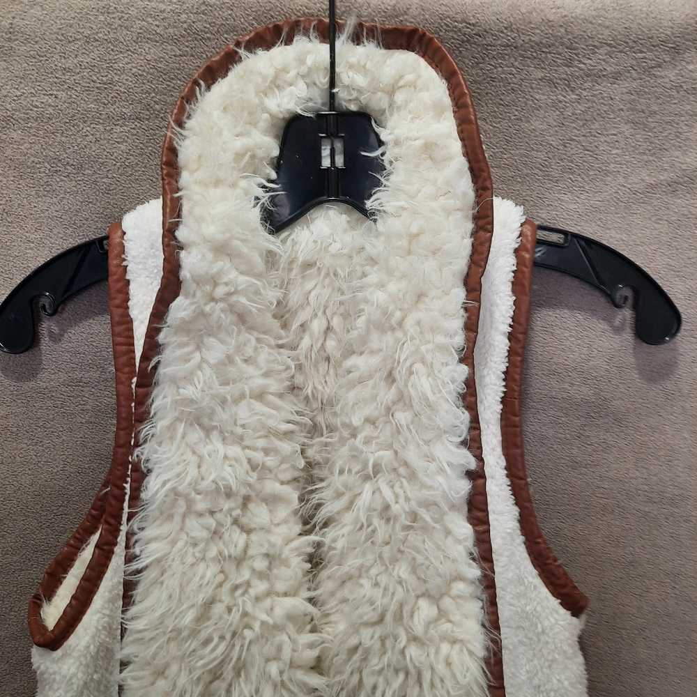 Simply Southern Cream Sherpa Vest with Brown Trim - Picture 2 of 7